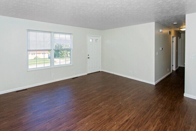 Foto del edificio - DELHI TOWNSHIP-Cute updated 3 bedroom 2bath ranch in OHSD w/huge 2 car garage