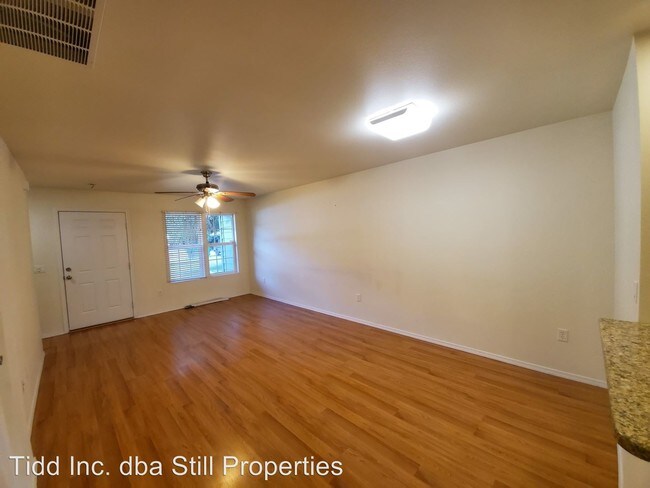 Foto del edificio - 8350 Lake St