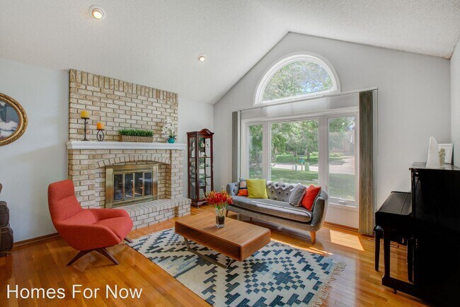 Foto del edificio - 4 br, 4 bath House - 5820 Churchill Street