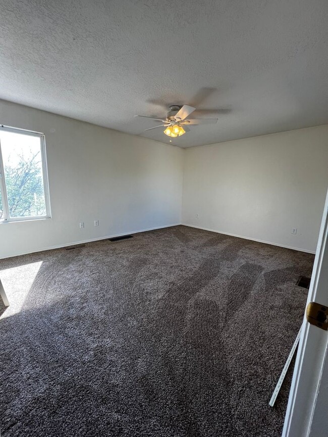Building Photo - Two story townhouse with Space to enjoy life