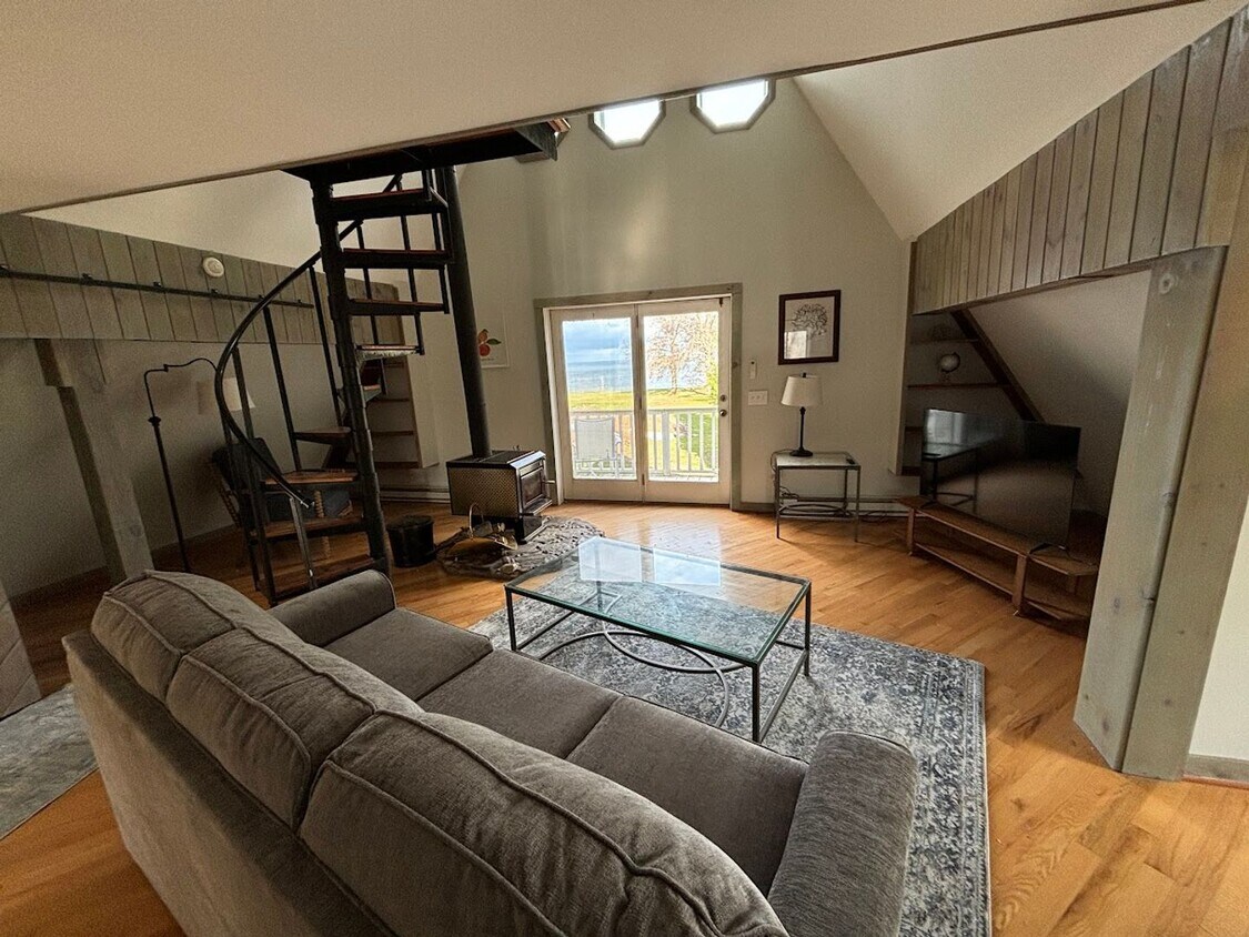 Foto principal - Renovated Spectacular Lakefront Carriage H...