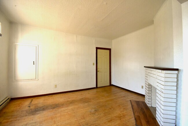 Building Photo - 222 4th St S