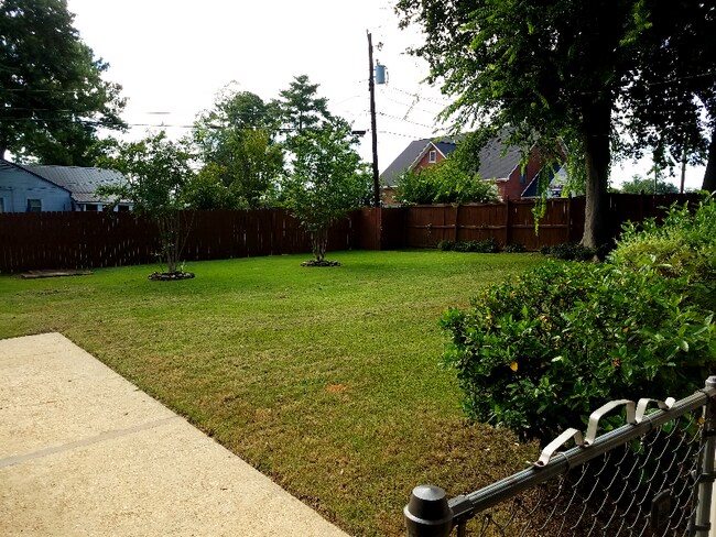 Foto del edificio - 19 Arlington Dr