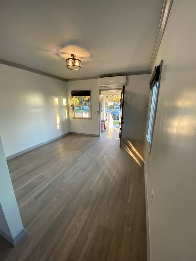 Living room - 305 E Lemon Ave