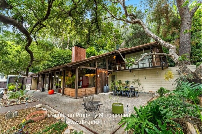 Building Photo - 1716 Putney Rd