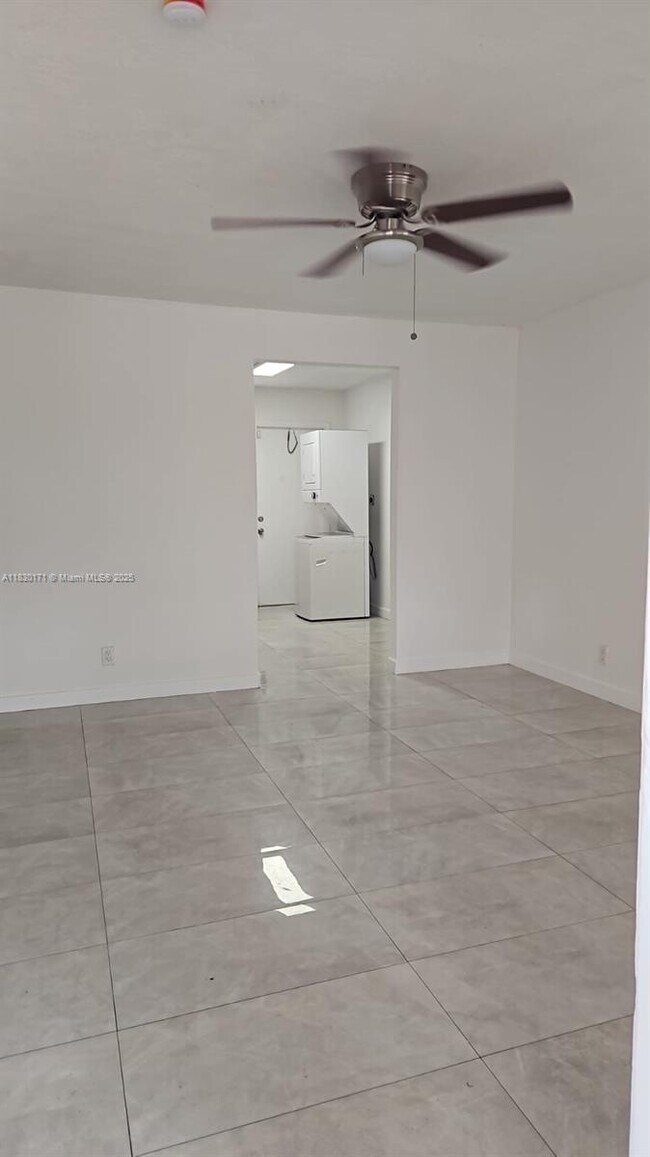 Foto del edificio - 1051 NW 27th Ave