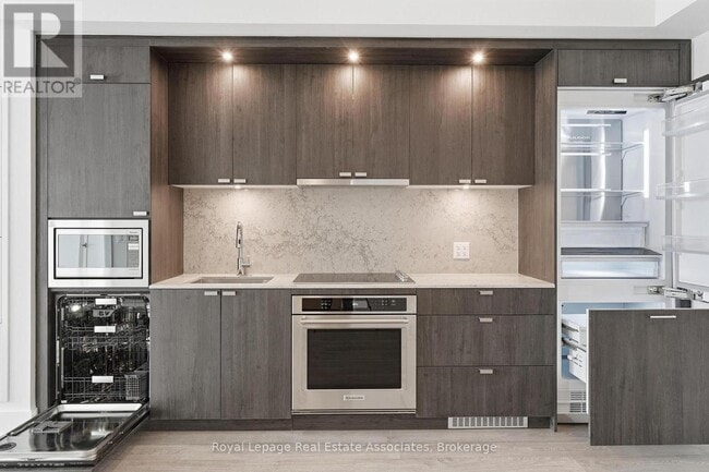 Building Photo - 259 The Kingsway