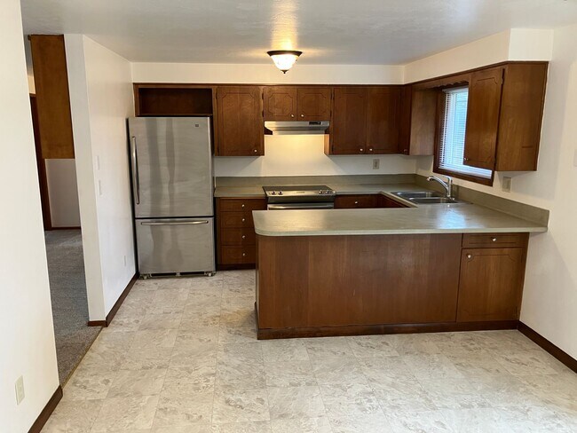 Foto del edificio - *Half-Off 1st Month's Rent!* Charming Three Bedroom Home