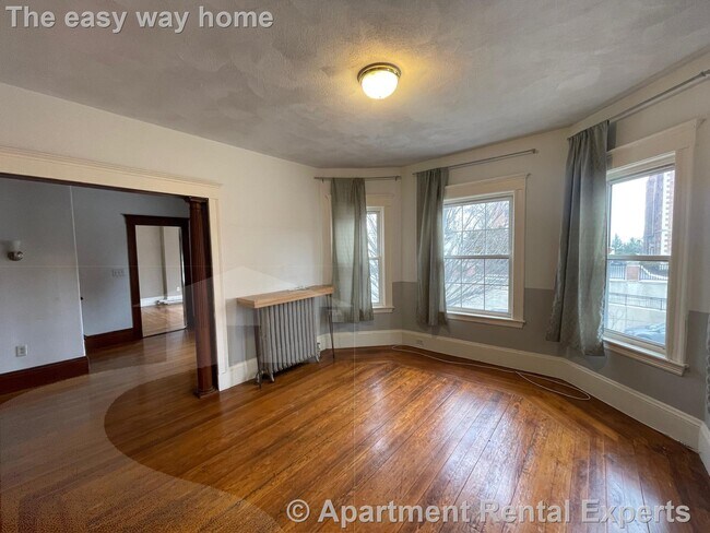 Building Photo - 115 Glenwood Rd