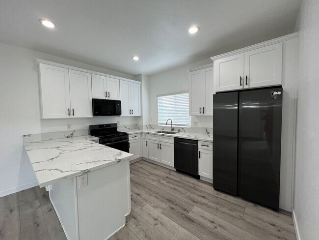Building Photo - 5045-5047 Campanile Dr