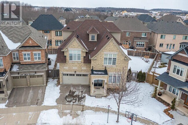 Building Photo - 135 Hoey Cres