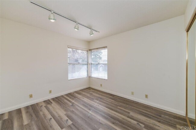 Foto del edificio - 24 Vassar Aisle