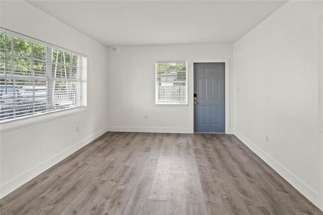 Building Photo - 12108 NE 5th Ave