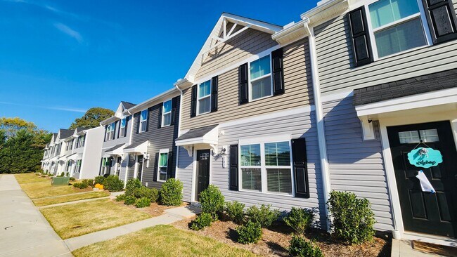 Building Photo - Downtown Greenville - Hampton Townes - New...