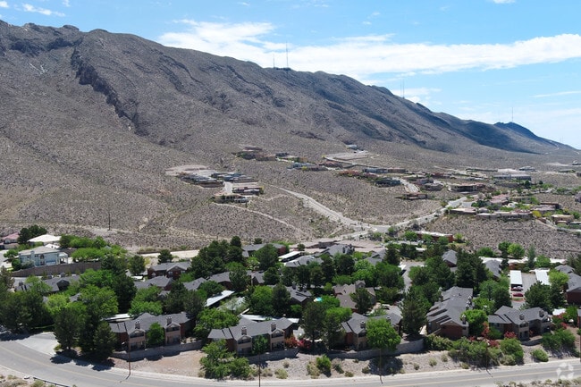 Building Photo - The Pointe Apartments
