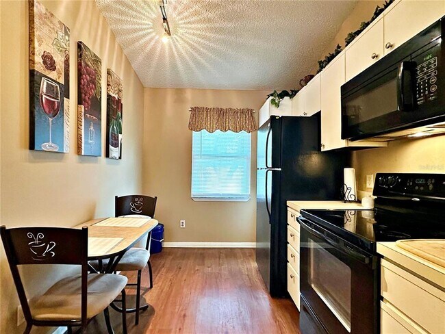 Foto del edificio - 225 Arbor Cir