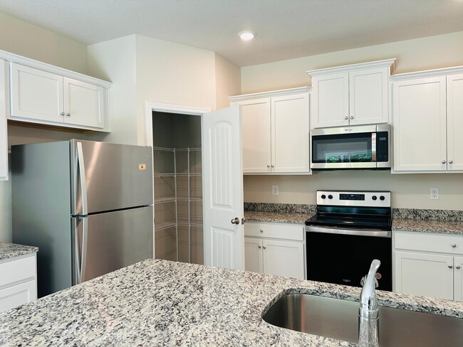 Building Photo - 6104 Lowe Ln
