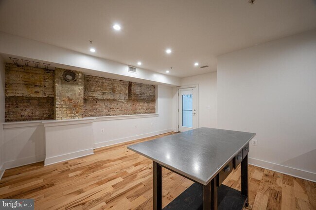 Building Photo - 1442 Harvard St NW