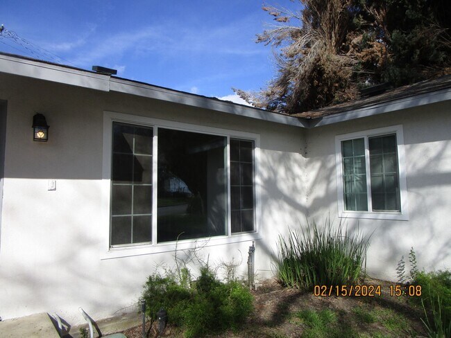 Foto del edificio - East Bakersfield Ready to Move In House wi...