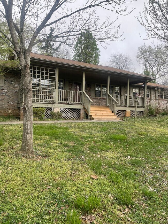 Foto del edificio - Knoxville 37918 - 3 bedroom, 1.5 bath home in Halls - Contact Lisa Vineyard and Shannon Russell (...