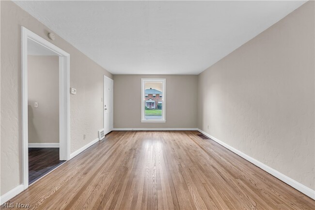 Foto del edificio - 511 E 222nd St