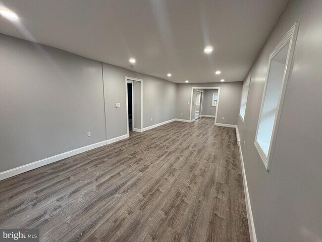 Foto del edificio - 6 Rockland Ave