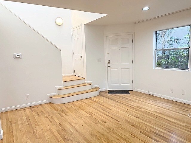 Foto del edificio - 654 Broadway St