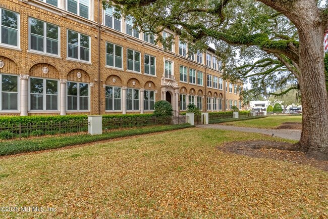 Foto del edificio - 2525 College St