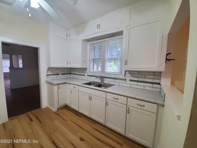 Foto del edificio - 3680 Rosemary St