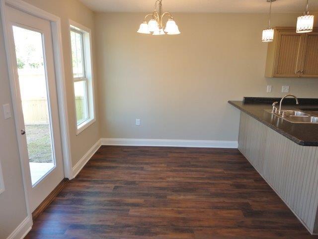Building Photo - Modern Comfort Living in Valdosta: Your Id...