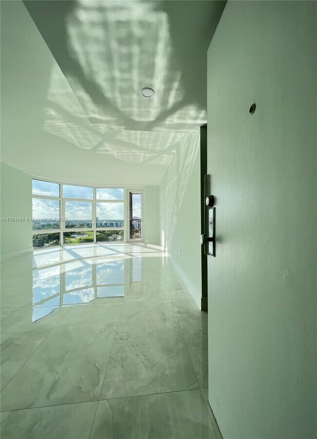 Foto del edificio - 3375 N Country Club Dr