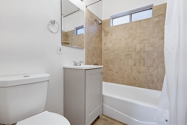 Building Photo - 2431 S Ridgeley Dr