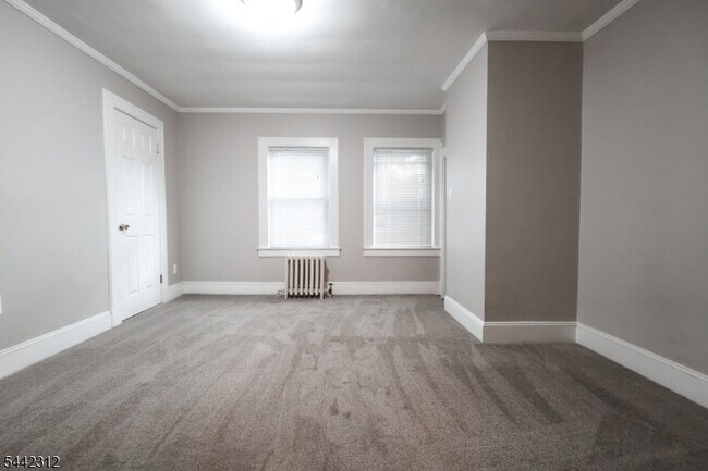 Building Photo - 17 Hazelwood Ave