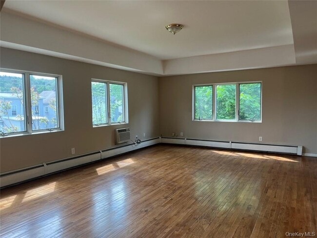 Building Photo - 2 Charles St