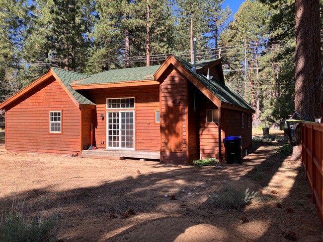 Foto del edificio - Classic Tahoe Knotty Pine Cabin newly remo...