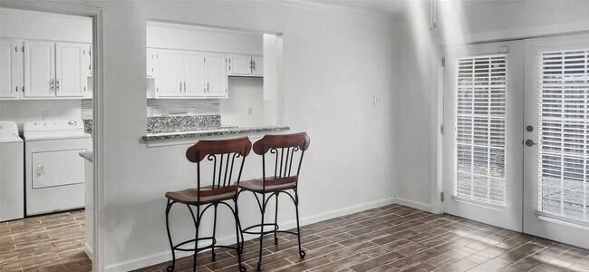 Foto del edificio - 12913 Trail Hollow Dr