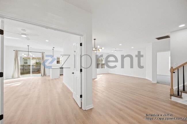 Building Photo - 952 Heathland Dr