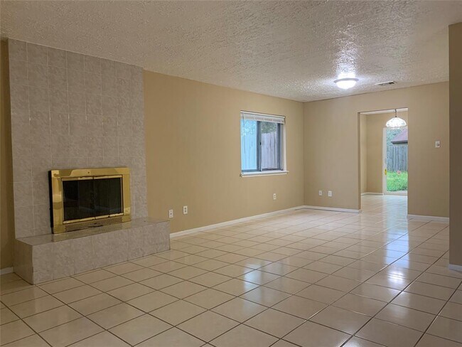 Building Photo - 7811 Swallow Park Dr