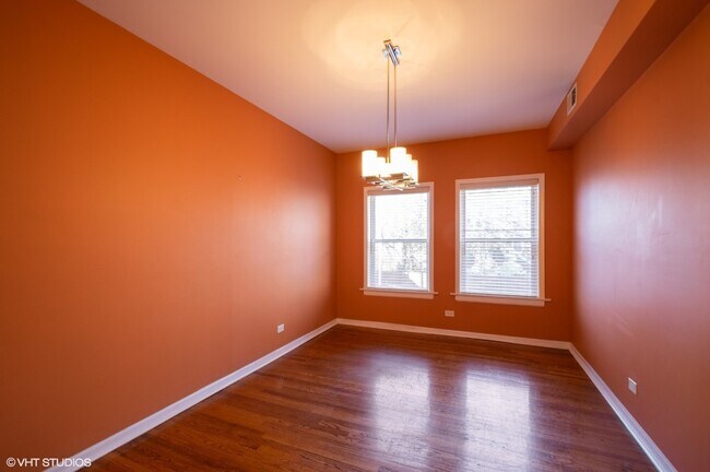 Foto del edificio - 6042 N Kenmore Ave