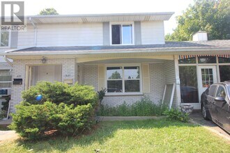 Building Photo - 627-627 Commissioners Rd E