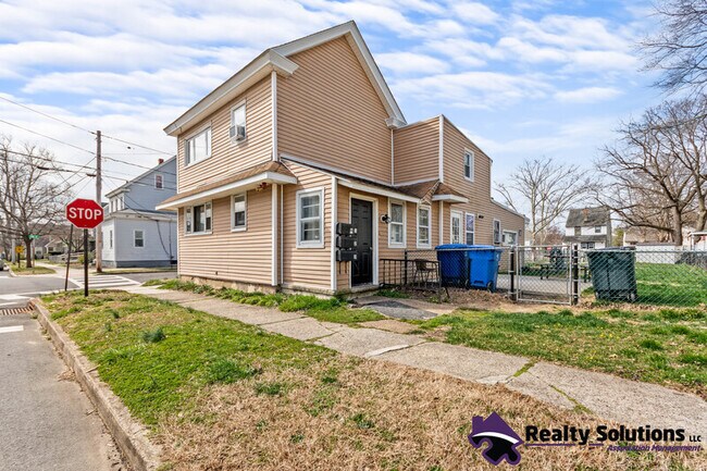 Building Photo - 500 Poplar St