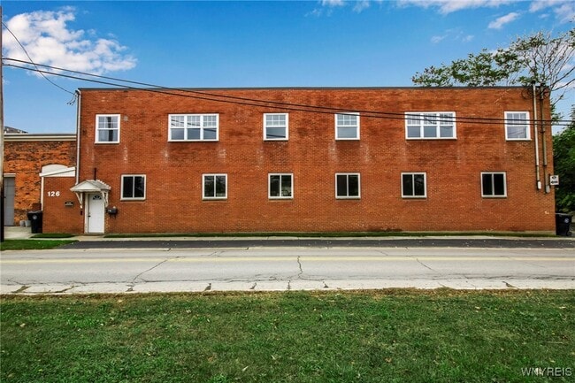 Building Photo - 126 E Niagara St