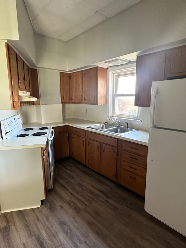 Building Photo - 1904