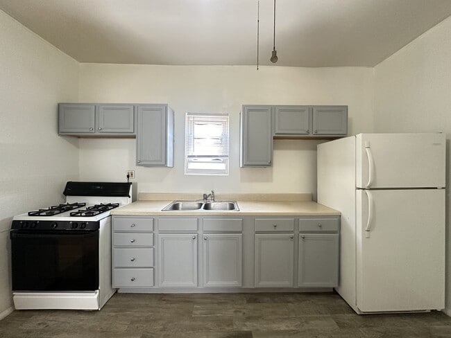 Building Photo - 1722 N Kimball Ave