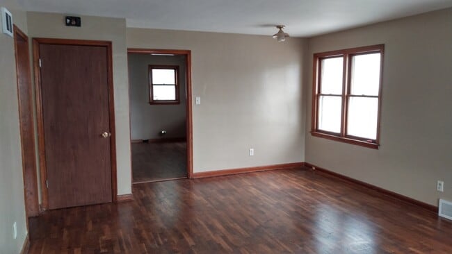 Foto del edificio - 725 N H St