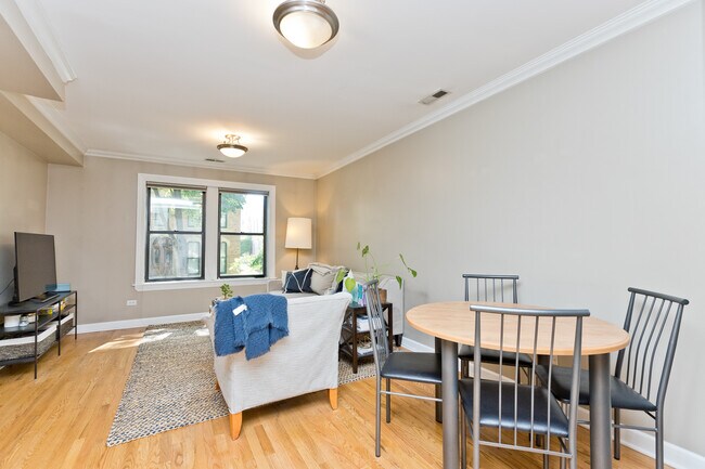 Foto del edificio - 2128 N Hudson Ave