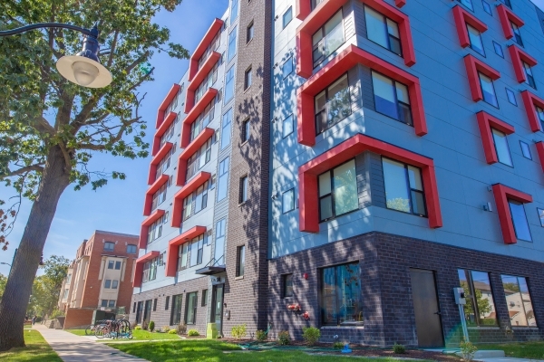 Building Photo - 412 E Healey St