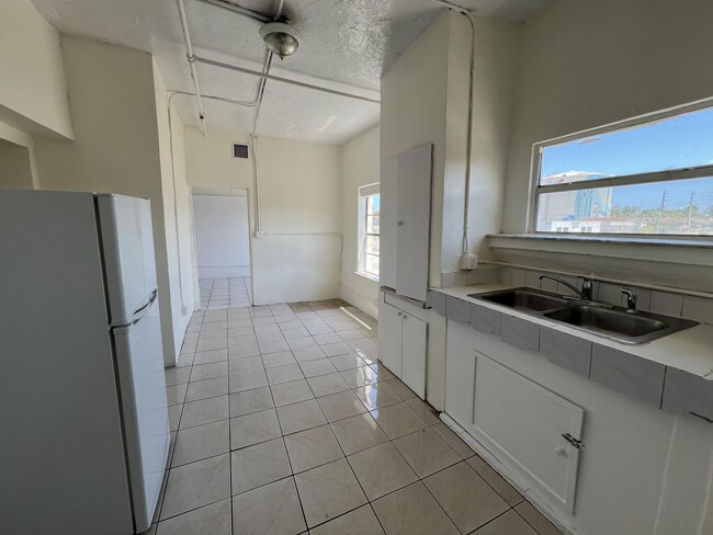 Foto del edificio - 4211 Parker Ave