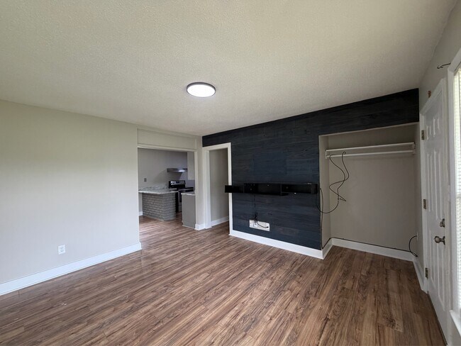 Foto del edificio - 106 Whitney Ave NE