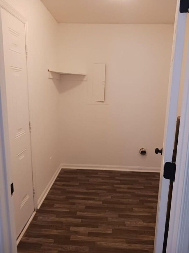 Building Photo - Two storey 2 Bed Townhouse in great N Chas...